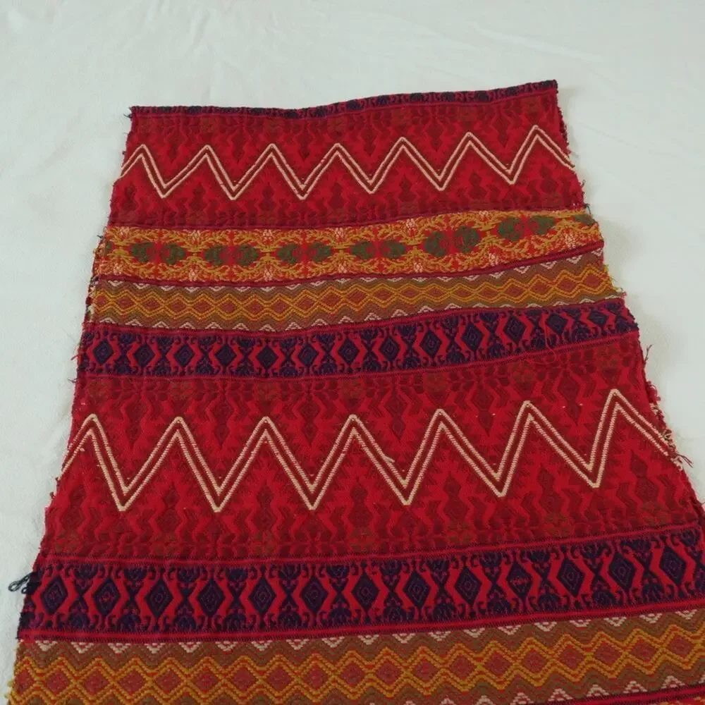 Colores Del Pueblo Guatemalan Hand Loomed Table Runner Red‎ Cotton 70